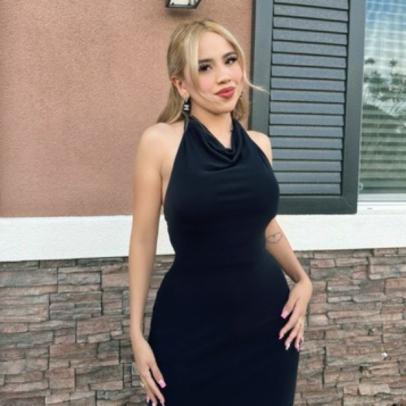 🆕Halter draped maxi dress in black - Picture 11 of 11